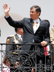 Rafael Correa nous salue